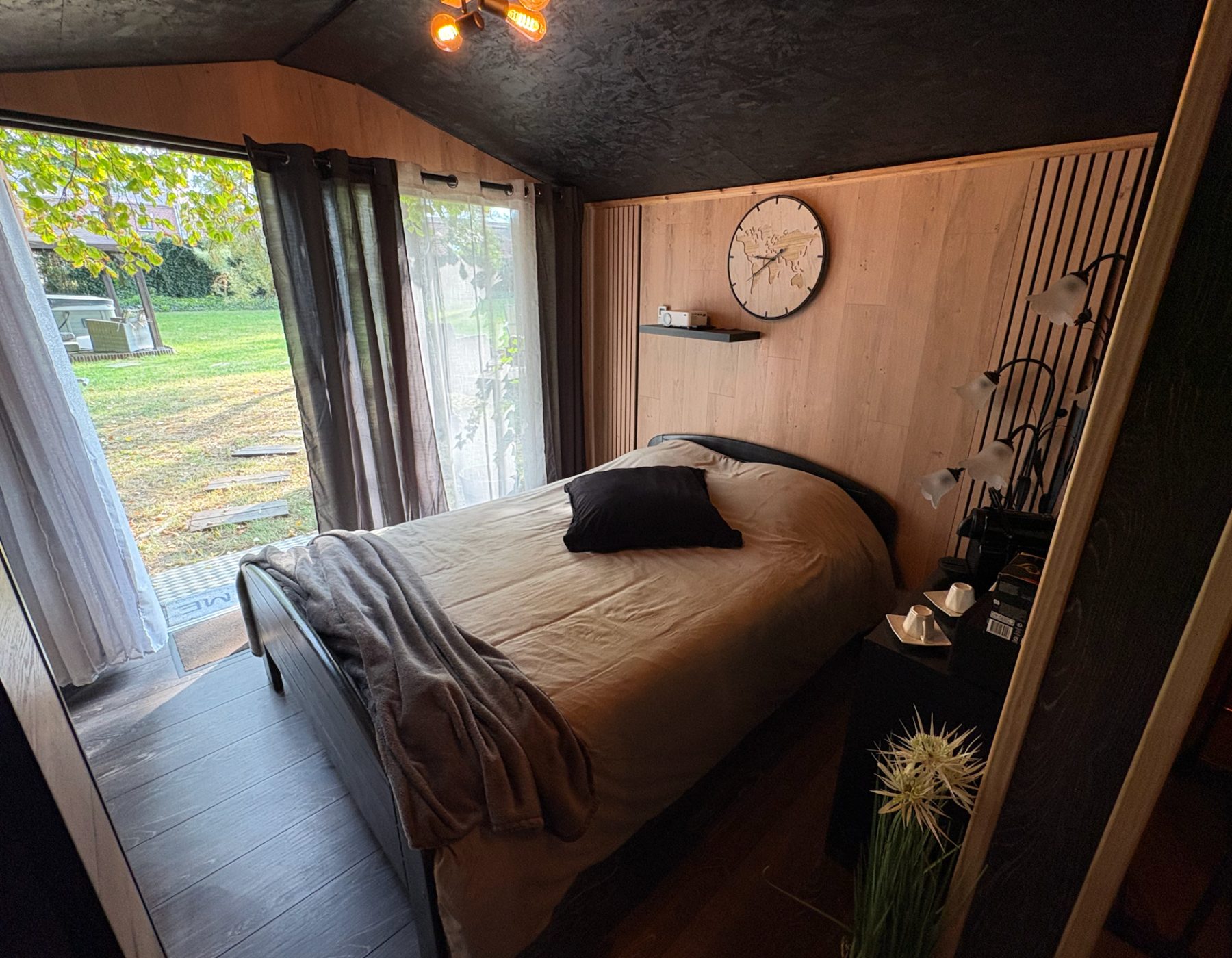 Chambre avec vue sur le jardin